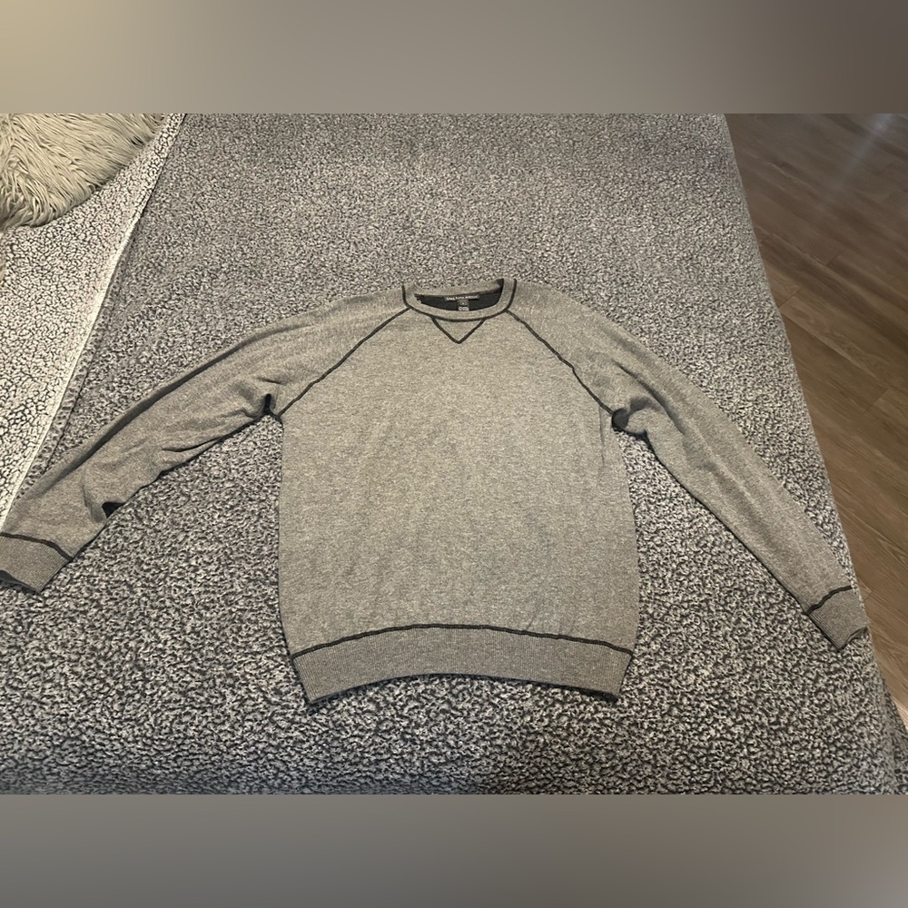 Men’s Large Sak’s Fifth Avenue, lightweight soft sweater.